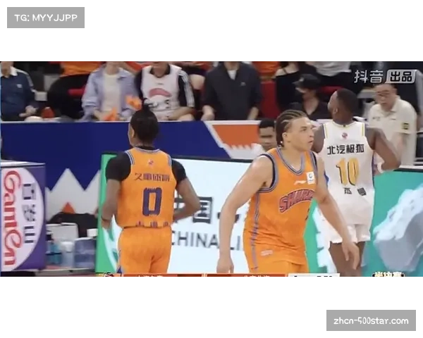 “CBA半决赛京沪大战G3：周琦内线连续封盖，上海队外线手感冰凉”